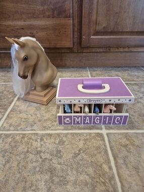 Breyer Mane Beauty Horse Head And Breyer Unicorn Magic Barn And 5 Unicorns